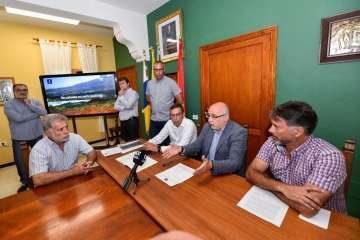 Plantación de 4.400 almendreros, nogales, higueras y olivos en Valsequillo (Foto TA)